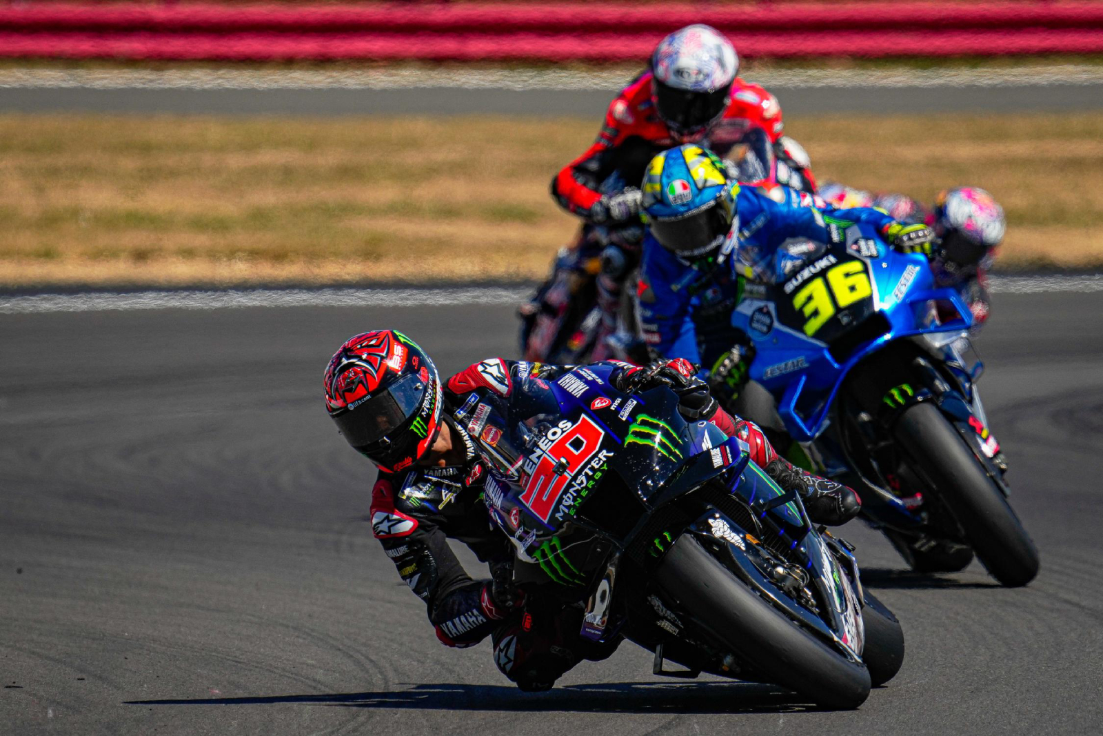 本次HJC全新帽款同樣與MotoGP車手Fabio Quartararo聯名