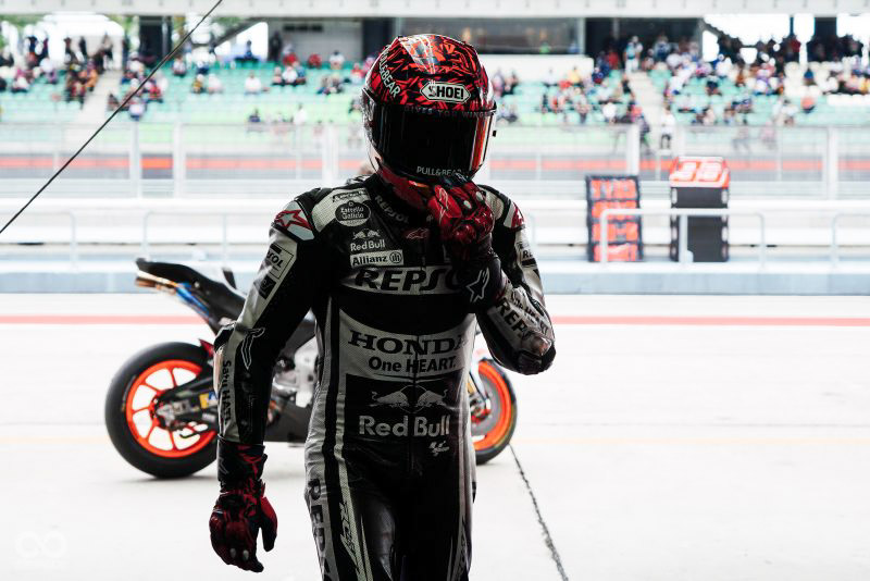 頭頂兩邊空力造型相當明顯