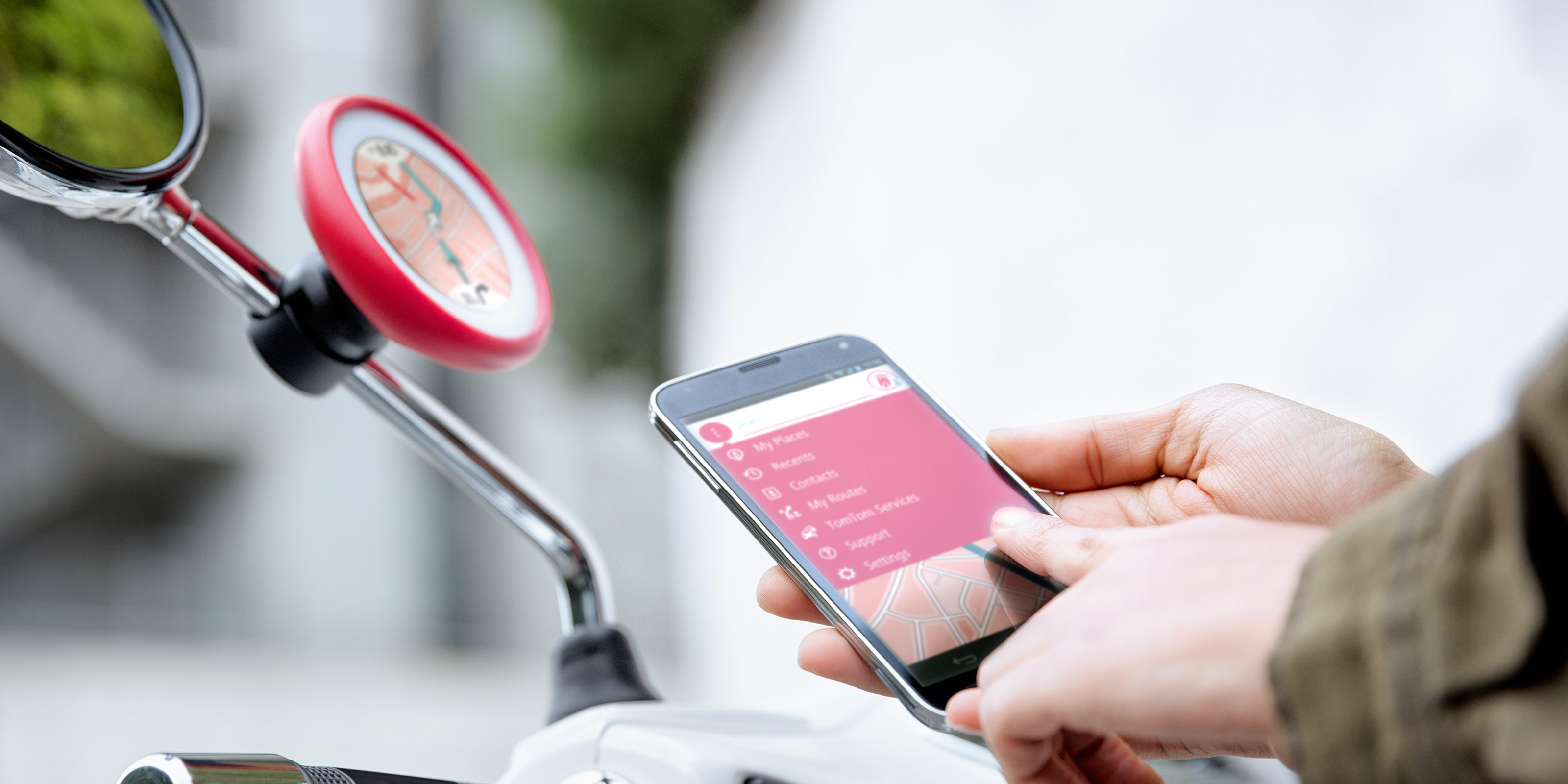 採用2.4吋螢幕的TomTom VIO內建電池可連續使用5小時