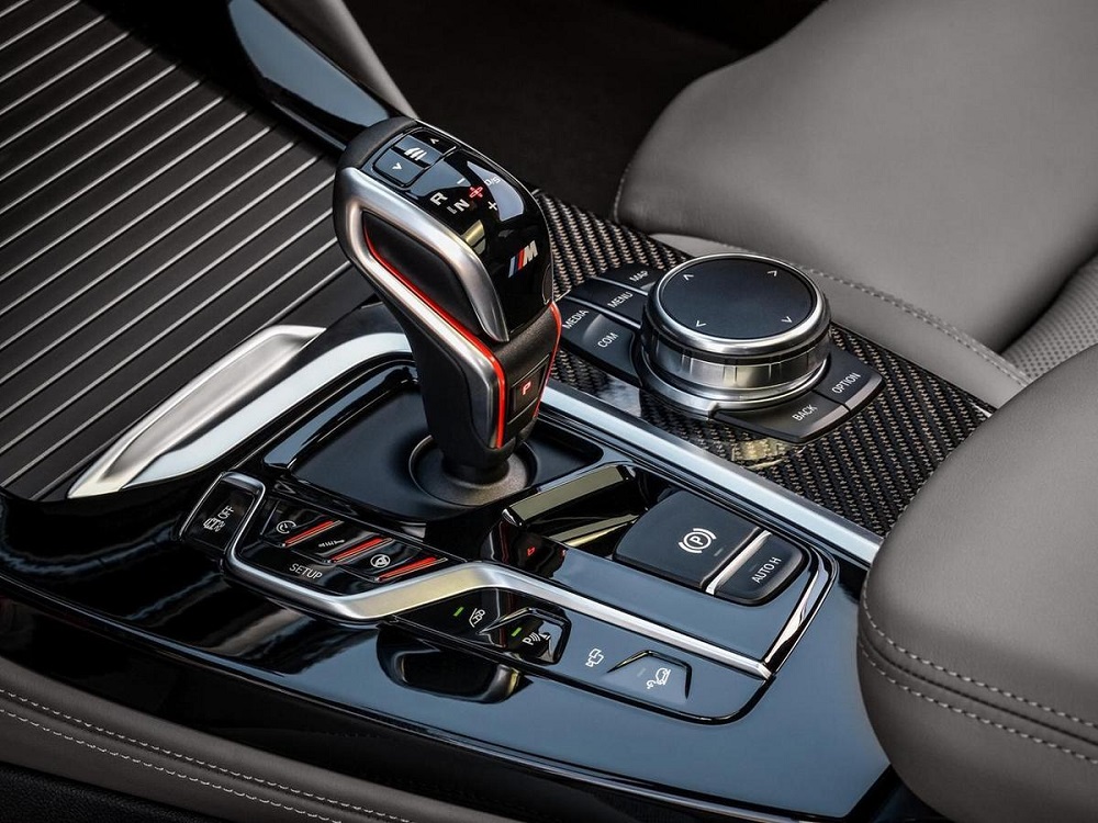 傳統油車可以直接透過引擎聲音得知換檔時間，電動車沒辦法如此直覺進行