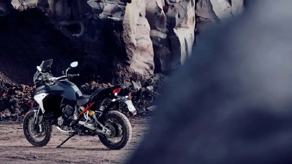 為了降低車高門檻,Ducati官方推出了Easy Lift Function方便車主取車