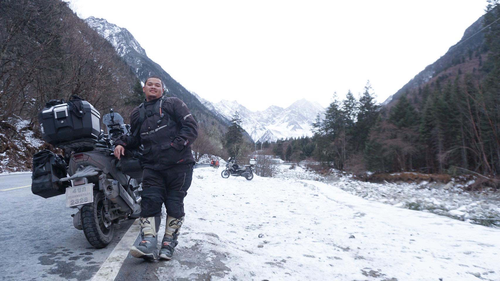 BABY BIKER 親自使用自己的HONDA ADV350安裝 BEE WILD 輪胎，驗證長途耐用性！