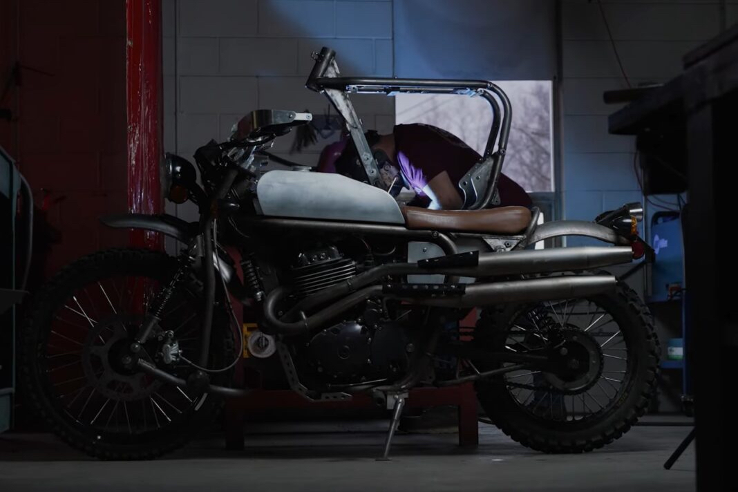 Janus全新推出的Gryffin 450仍是小排量手工車的傳統設計