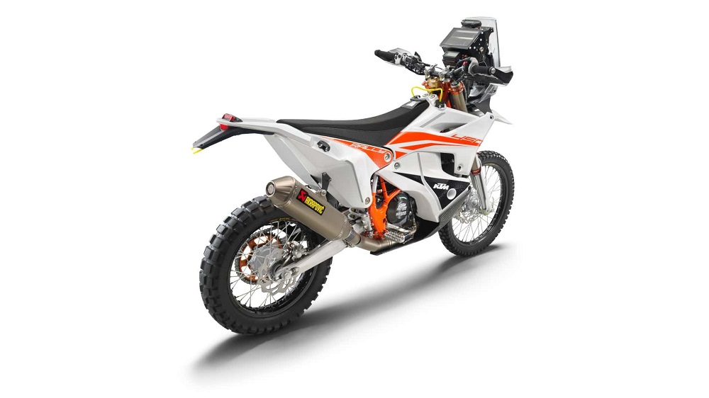 排氣管維持採用Akrapovič產品，整輛車也進行輕量化，乾重僅有139公斤