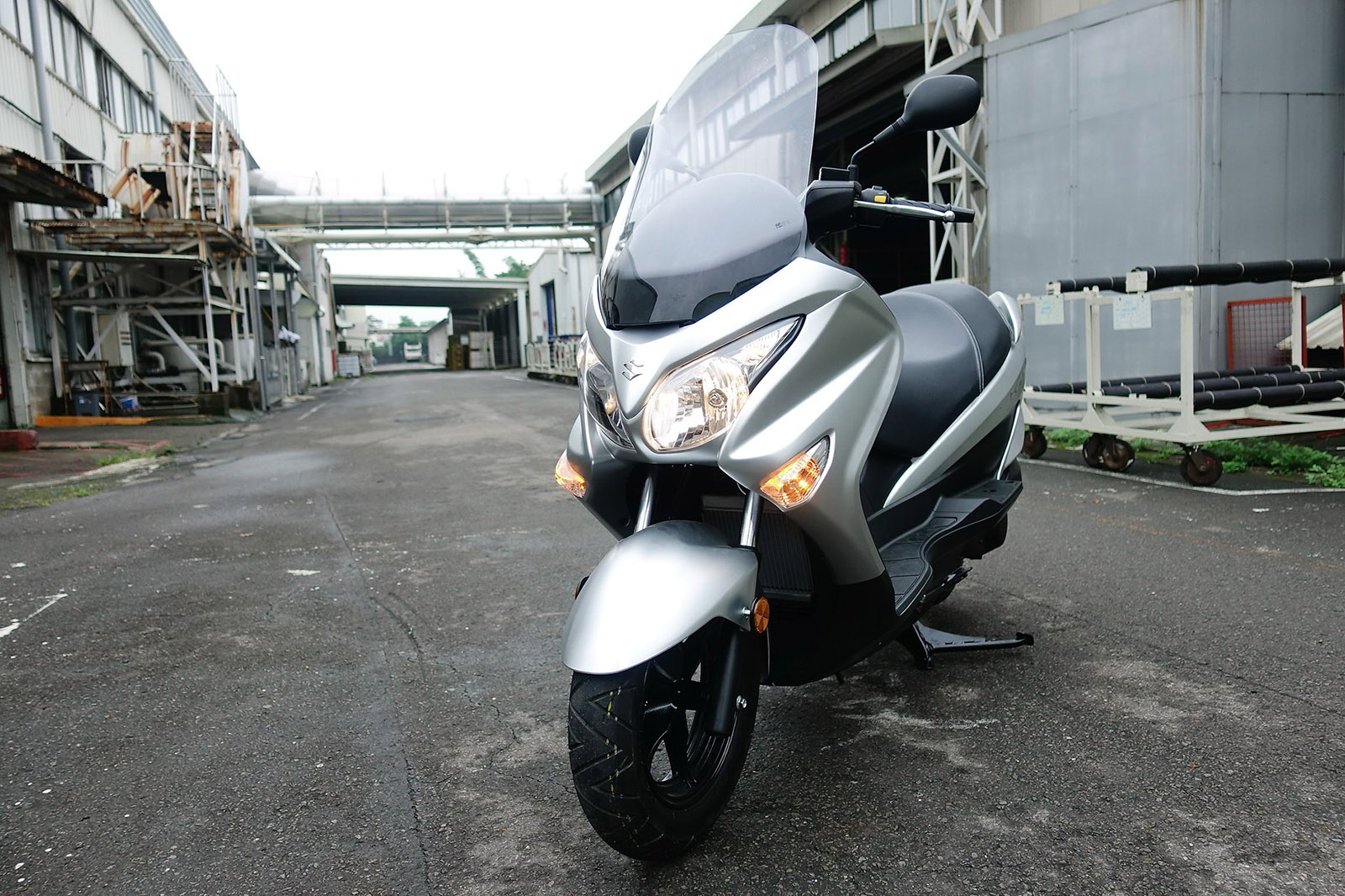 根據SUZUKI官方FB發布的訊息,SUZUKI BURGMAN 200也已經運抵台灣,將會在車展上與大家見面