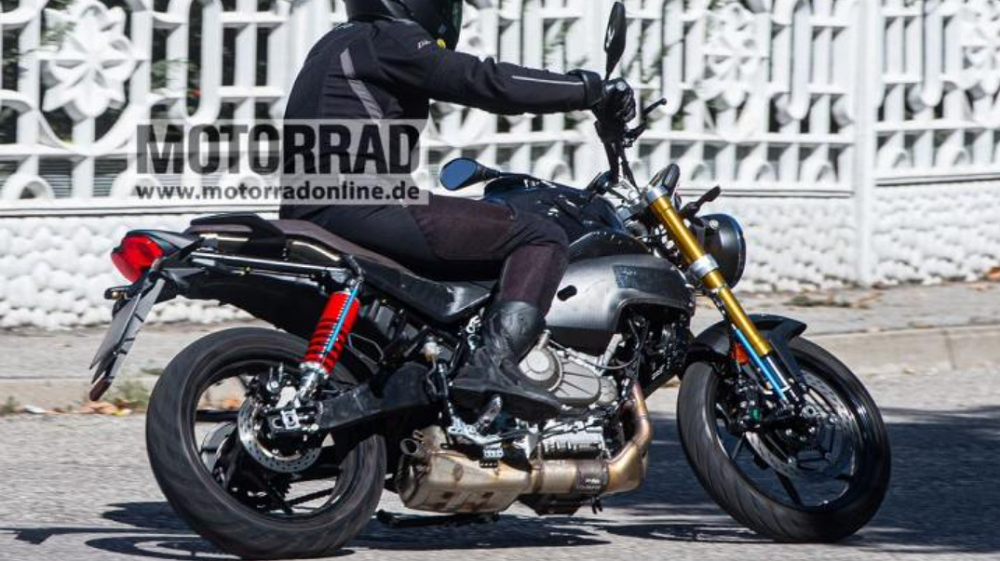 後懸吊遇上了側置單槍避震器,也預計會用上越來越普片的TFT液晶儀表