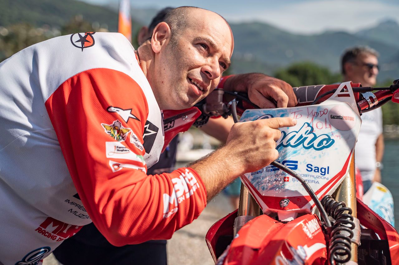 Luca Colombo成功地寫下全新的輕功水上飄速度紀錄