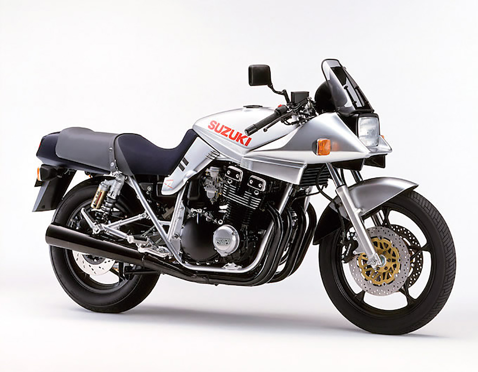 2000推出的最終之刃 GSX1100 SY,是在鈴木和刀迷們的一同討論之下誕生的