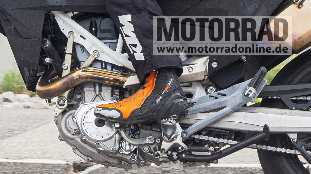 為了配合更嚴格的環保法規,KTM 690 SMC R和690 Enduro R都換上了新的引擎
