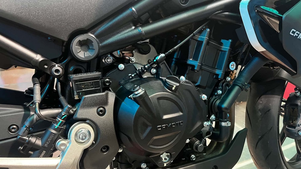 450 NK採用了與450 SS類似的雙缸引擎