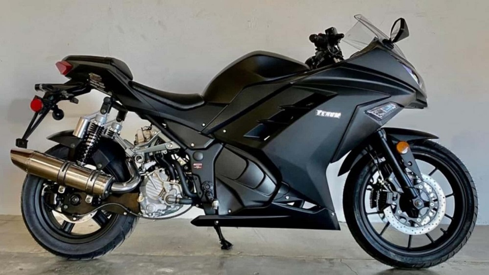 10萬多的售價降低了不少剛開始接觸機車的消費者入手門檻,不過要看到他出現在台灣市場倒是有些難度