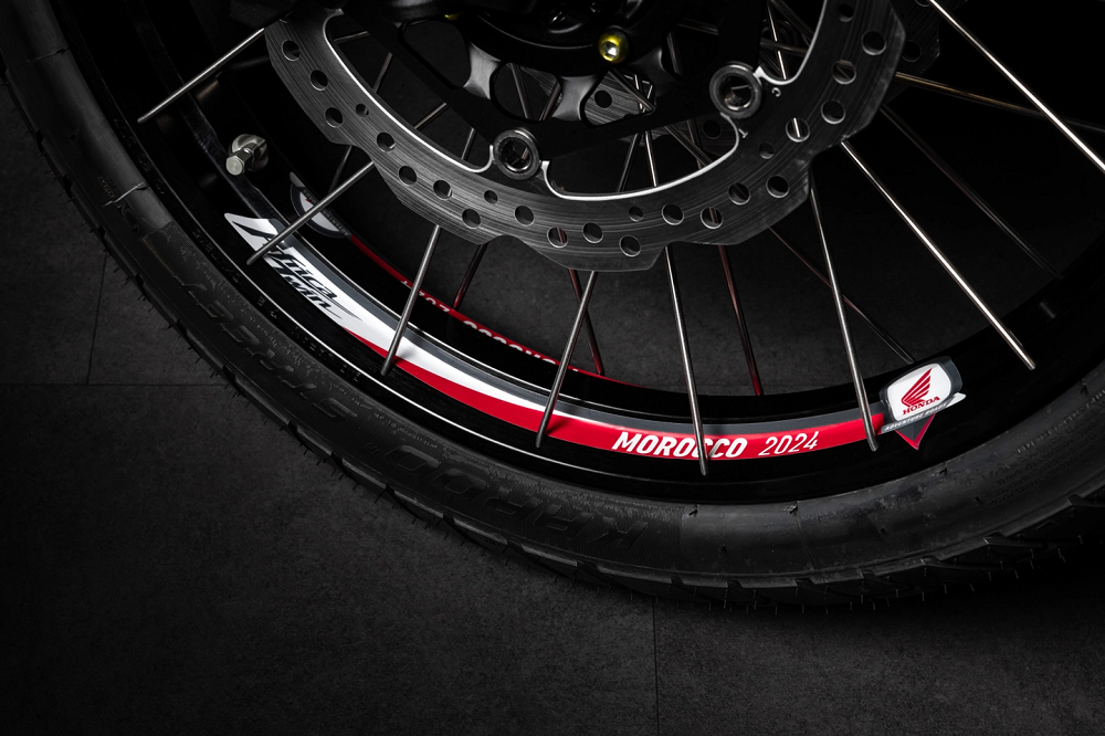 整輛車到處都有著紀念該場活動的一些小細節