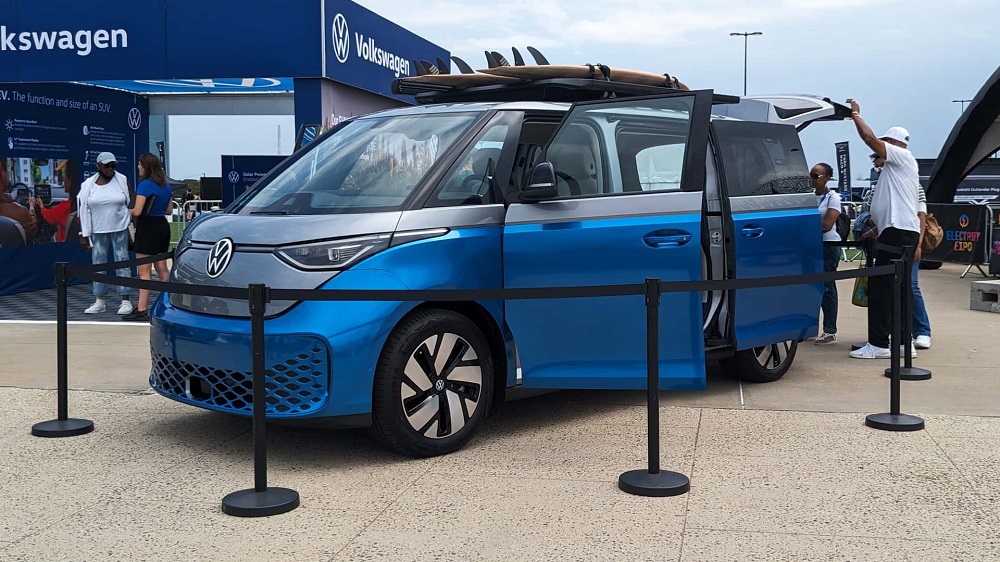 德國改裝工作室Ququq最近在紐約車展亮相了全新的露營套件BusBox-4