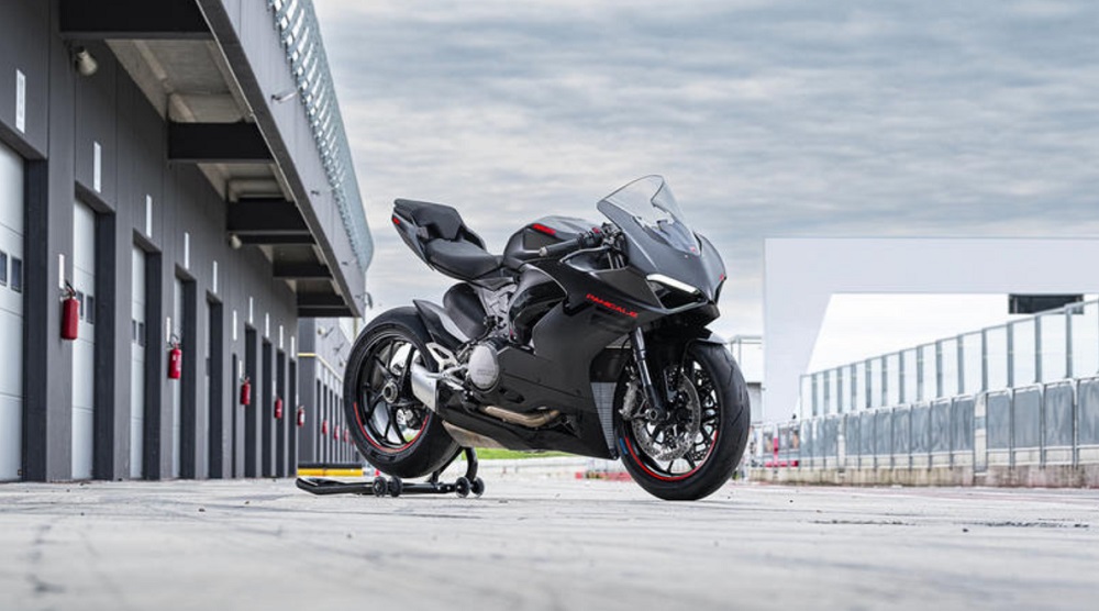 引擎、車架設定與Panigale V2十分接近，也因此讓Supersport 950的定位更加尷尬