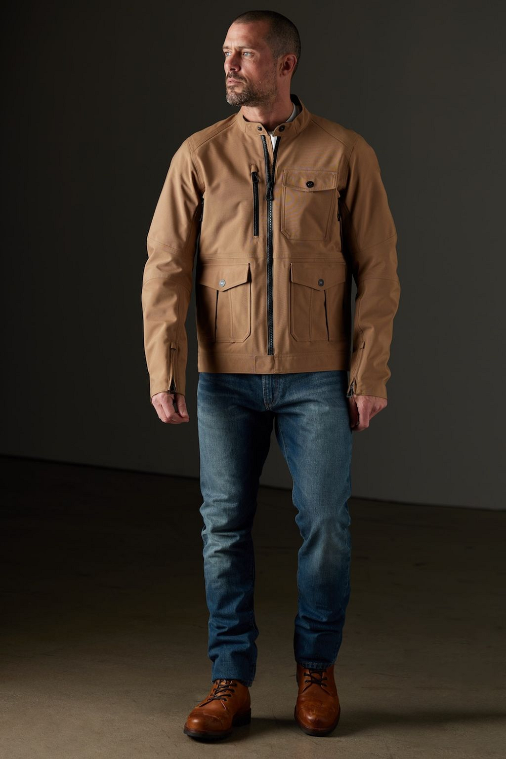 Aether最近推出了一般場合和騎車防護兩相宜的Mulholland防摔衣