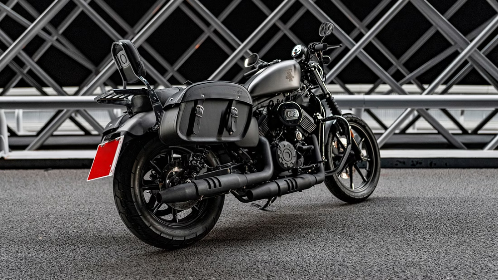 為了凸顯巡航車款風格,前後輪都選擇了更大的尺寸