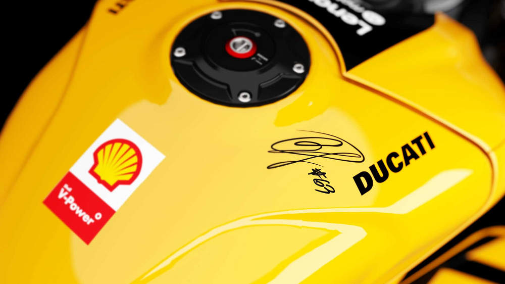 而且每一款車型的油箱上都繪有著各自代表的車手個人簽名