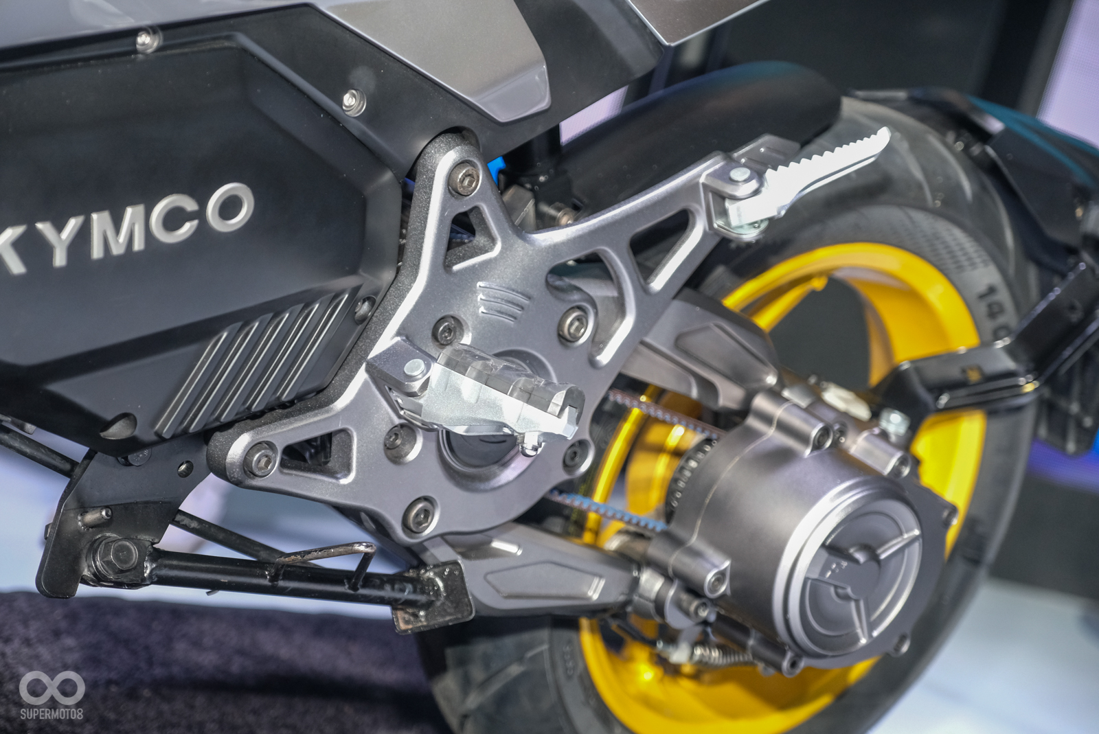 腳踏設計也非常戰鬥