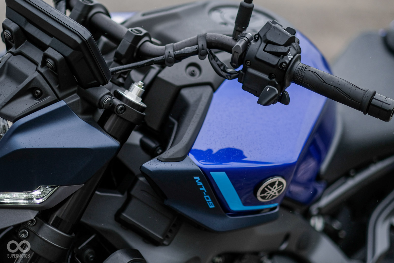 取消離合器拉桿、左手的加減鈕來換檔