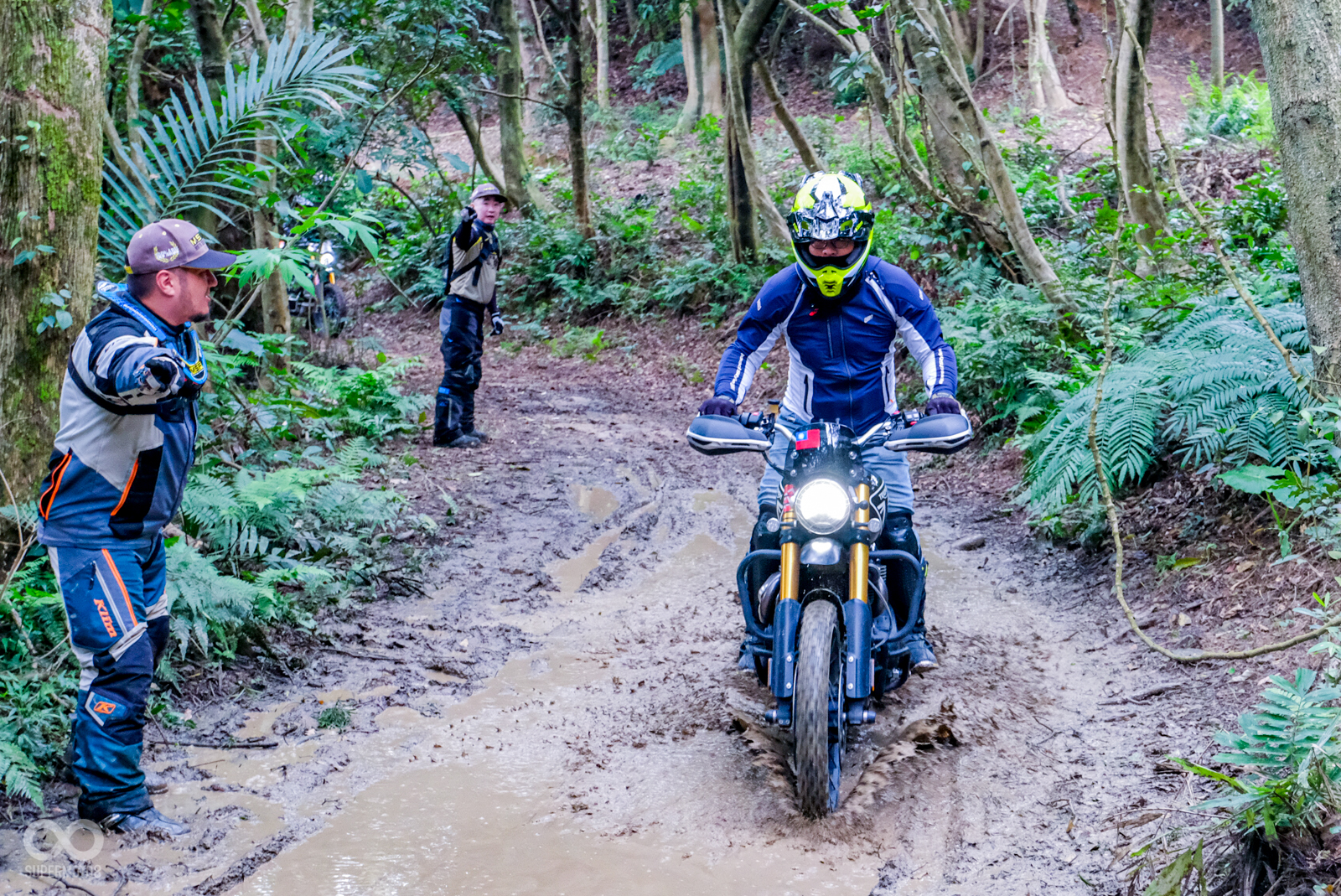林道內設有本次的大魔王關卡：泥水坑
