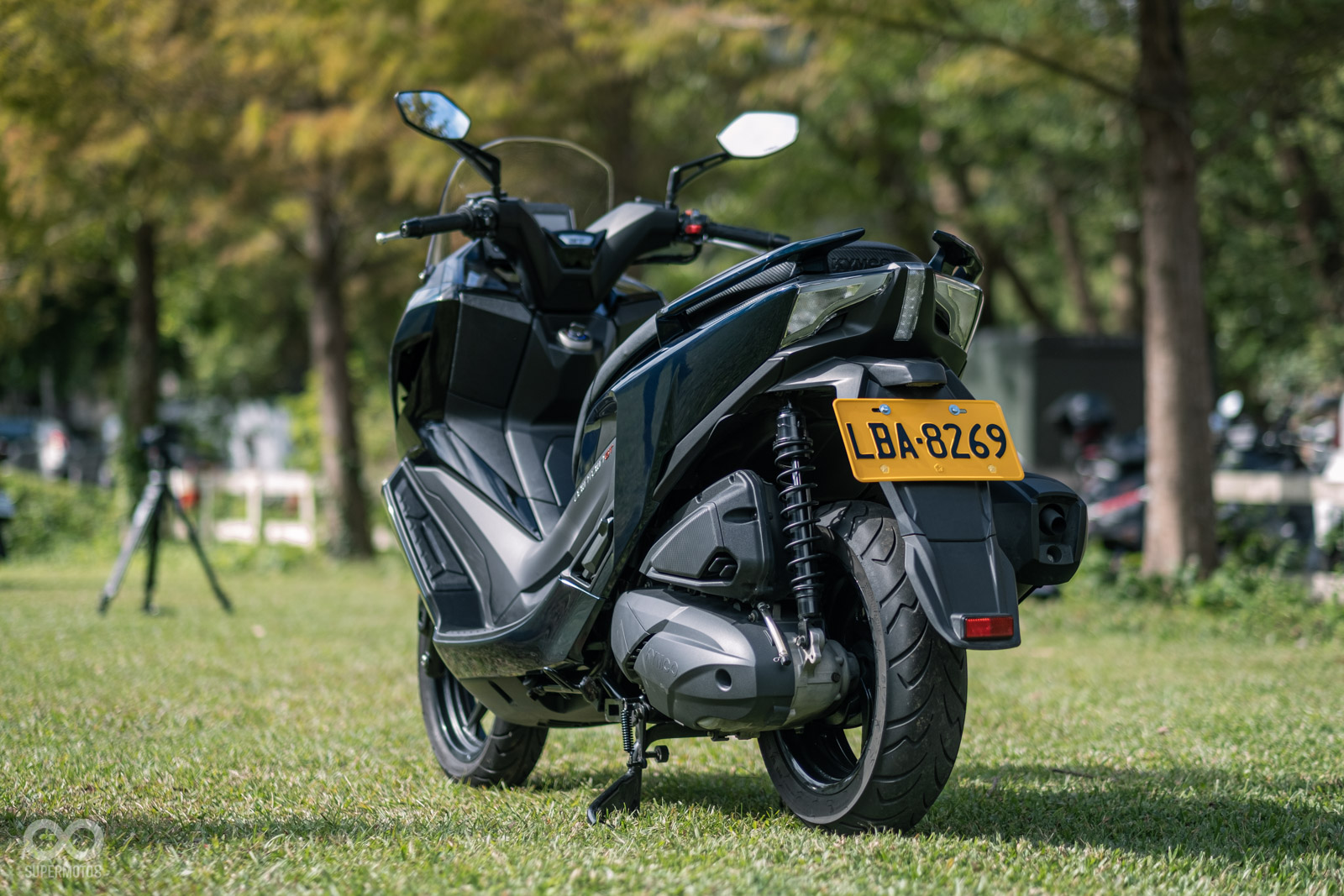 AK風格的直立式尾燈,點綴出更熱血的氣質