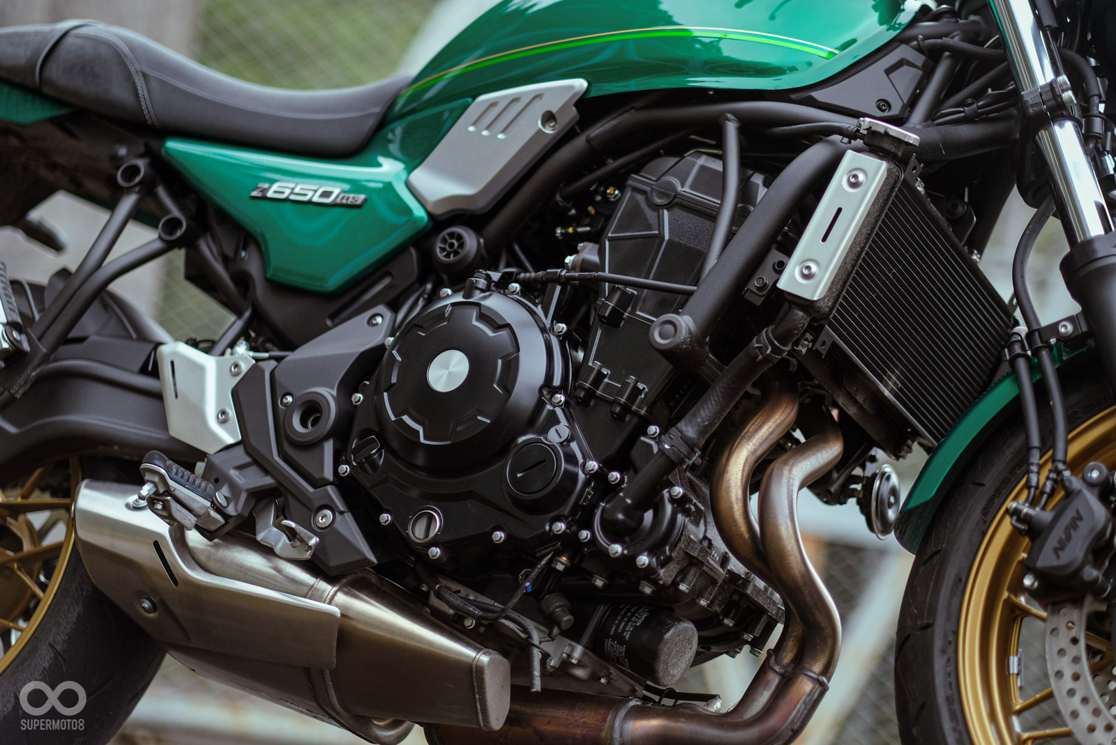 649c.c.的並列雙缸，有62PS的馬力和6.3KG-M的最大扭力