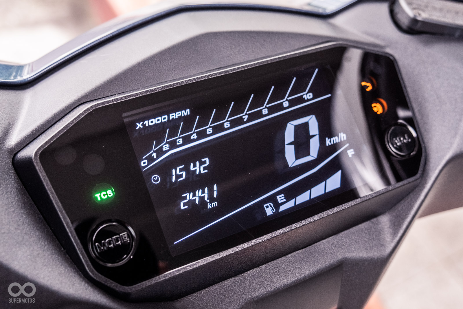 4.5吋的高反差儀表,大太陽下依舊清晰