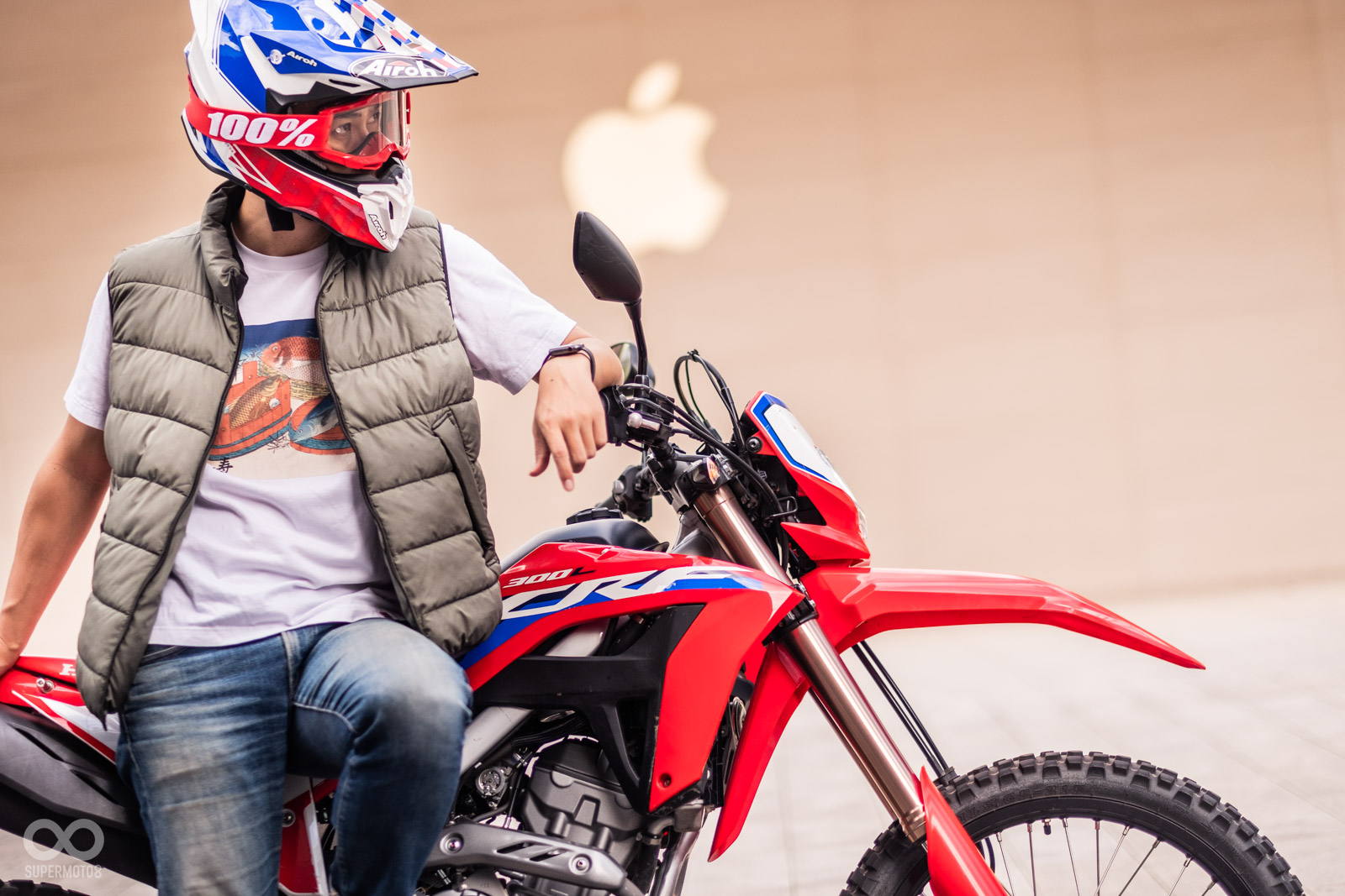 同樣充滿現代感的APPLE A13門市