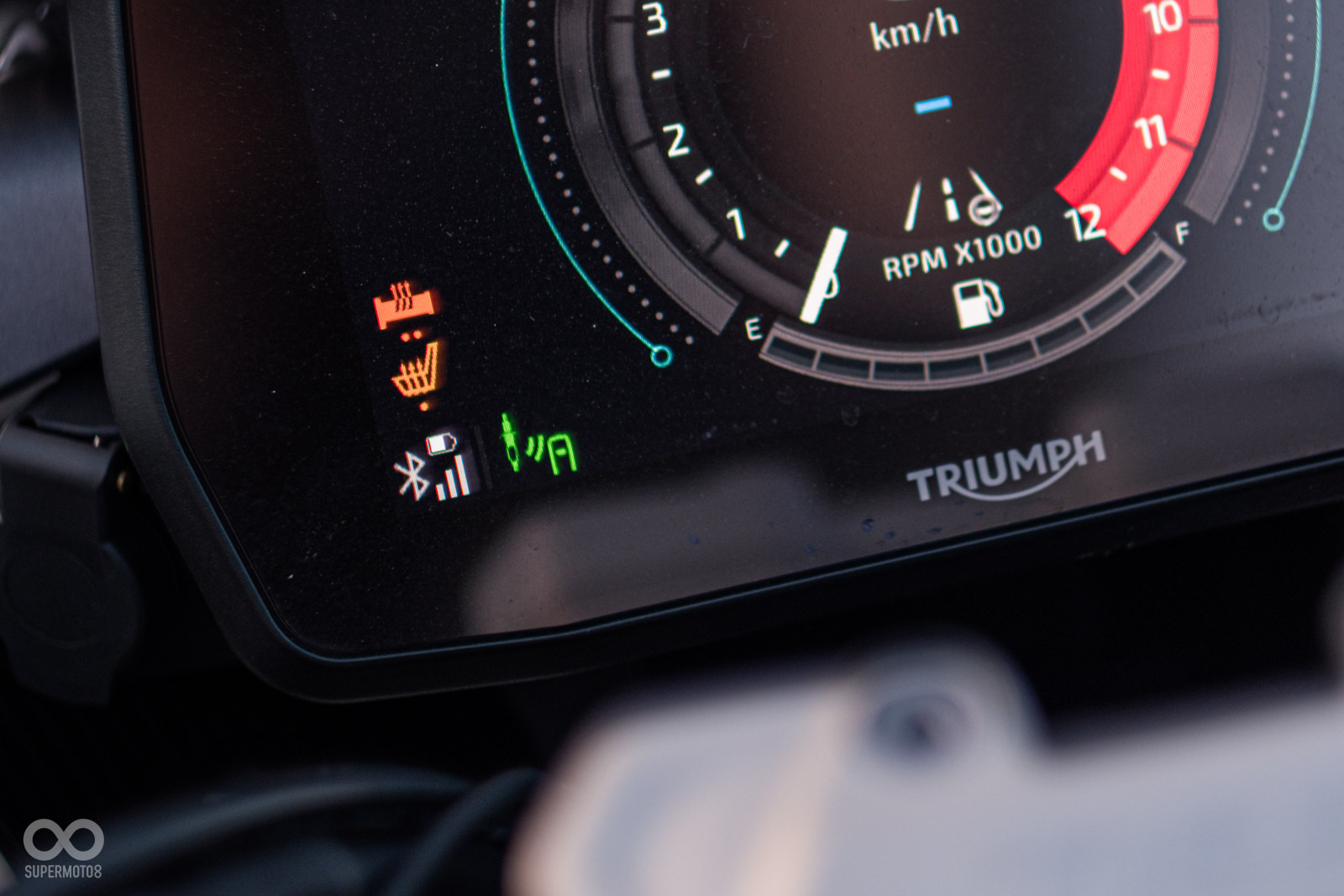 盲點偵測啟動時，儀表下方會有綠色圖示顯示偵測中