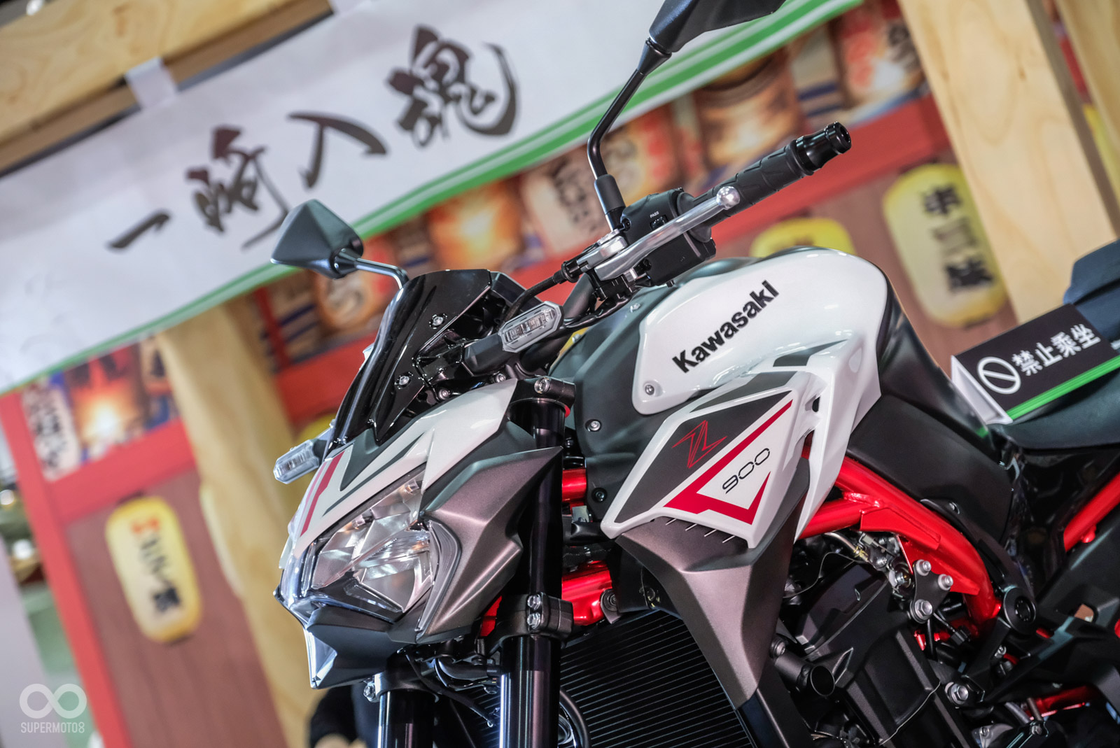 Z900暴雪白