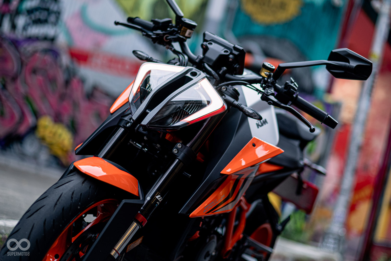 1290 SUPER DUKE R誇張的外觀辨識度十足
