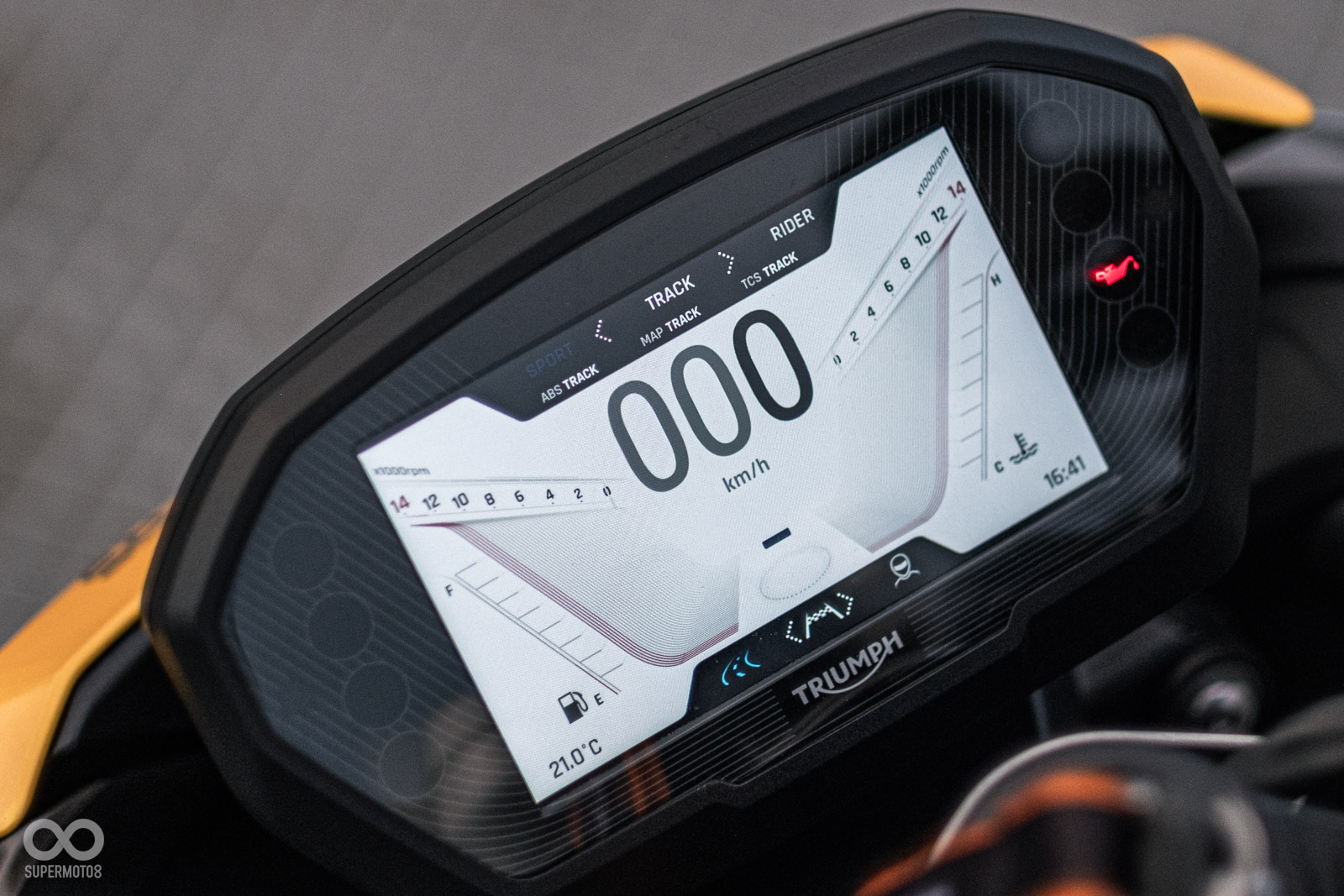 電控系統可透過精美的TFT儀表調整