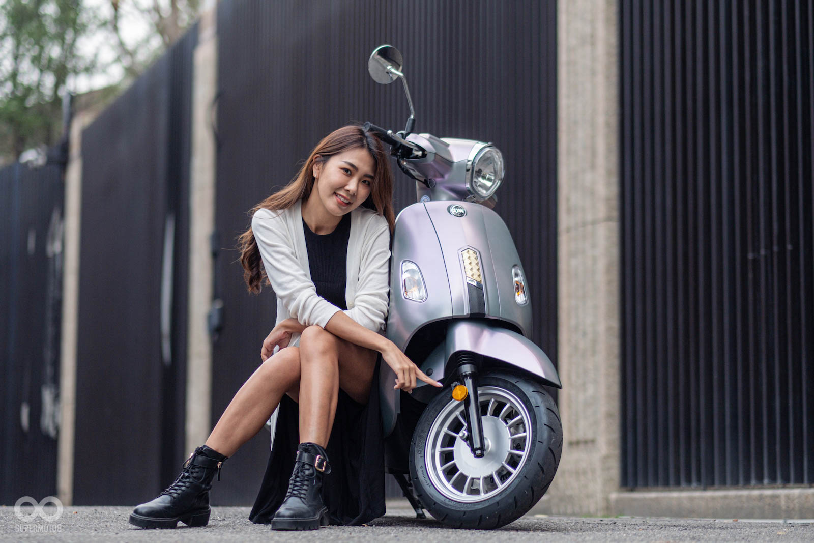 輪圈造型也使用特別的左右面不對稱設計