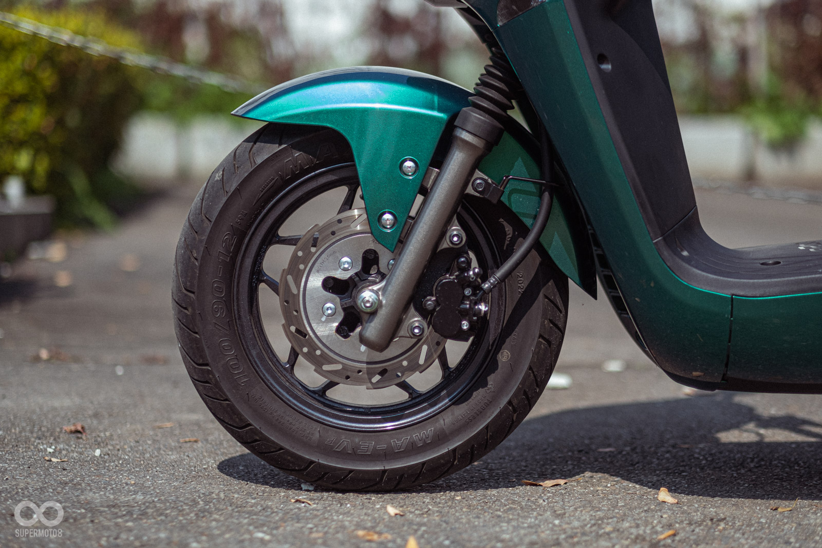 220mm浪花碟，雙活塞卡鉗