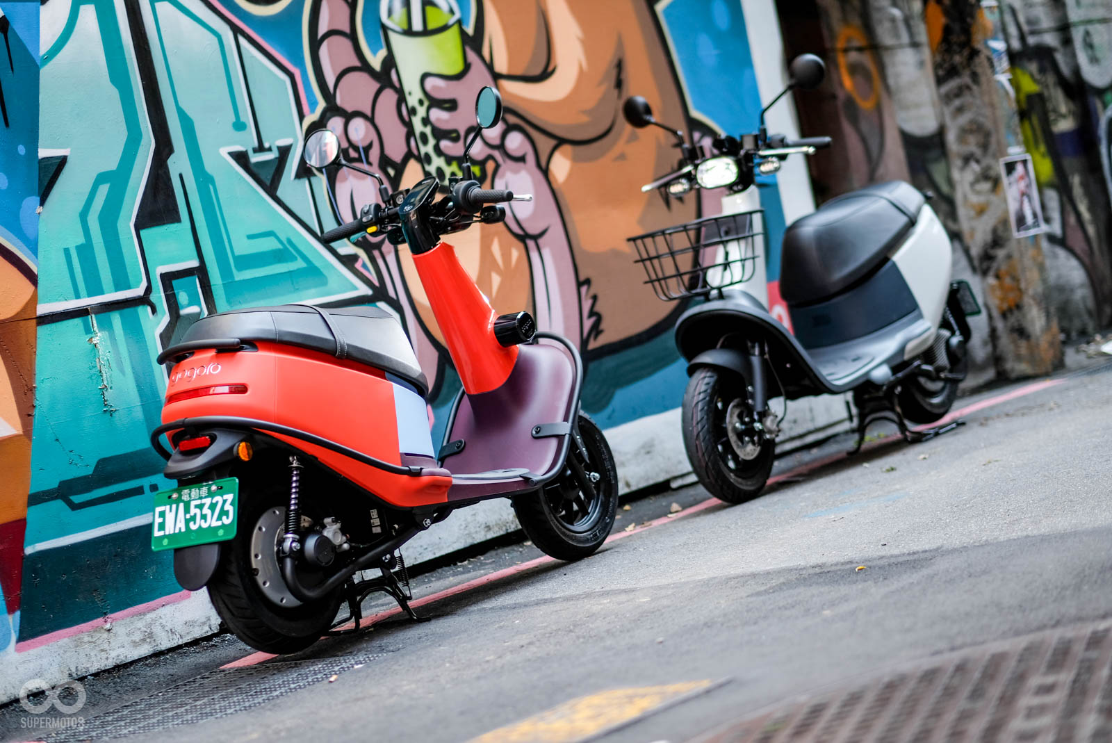 龍頭部分塑膠件為烤漆材質，其餘車殼皆為PP無毒塑膠