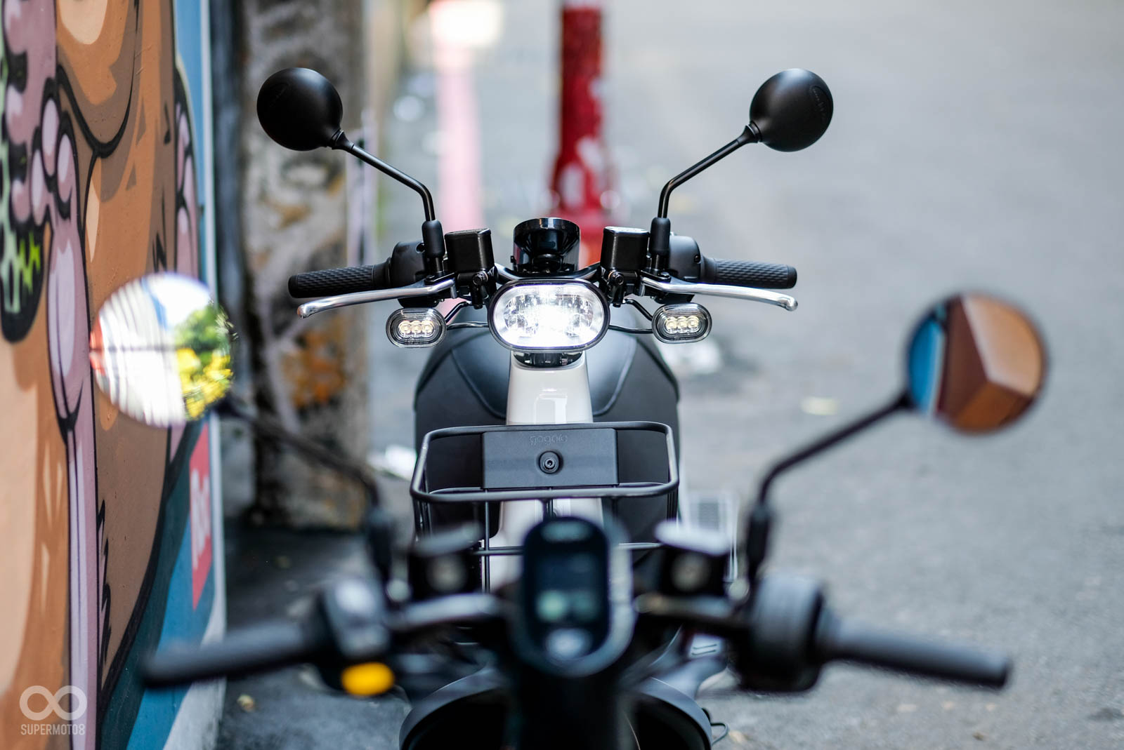 Gogoro VIVA為首款頭燈位於龍頭的車款