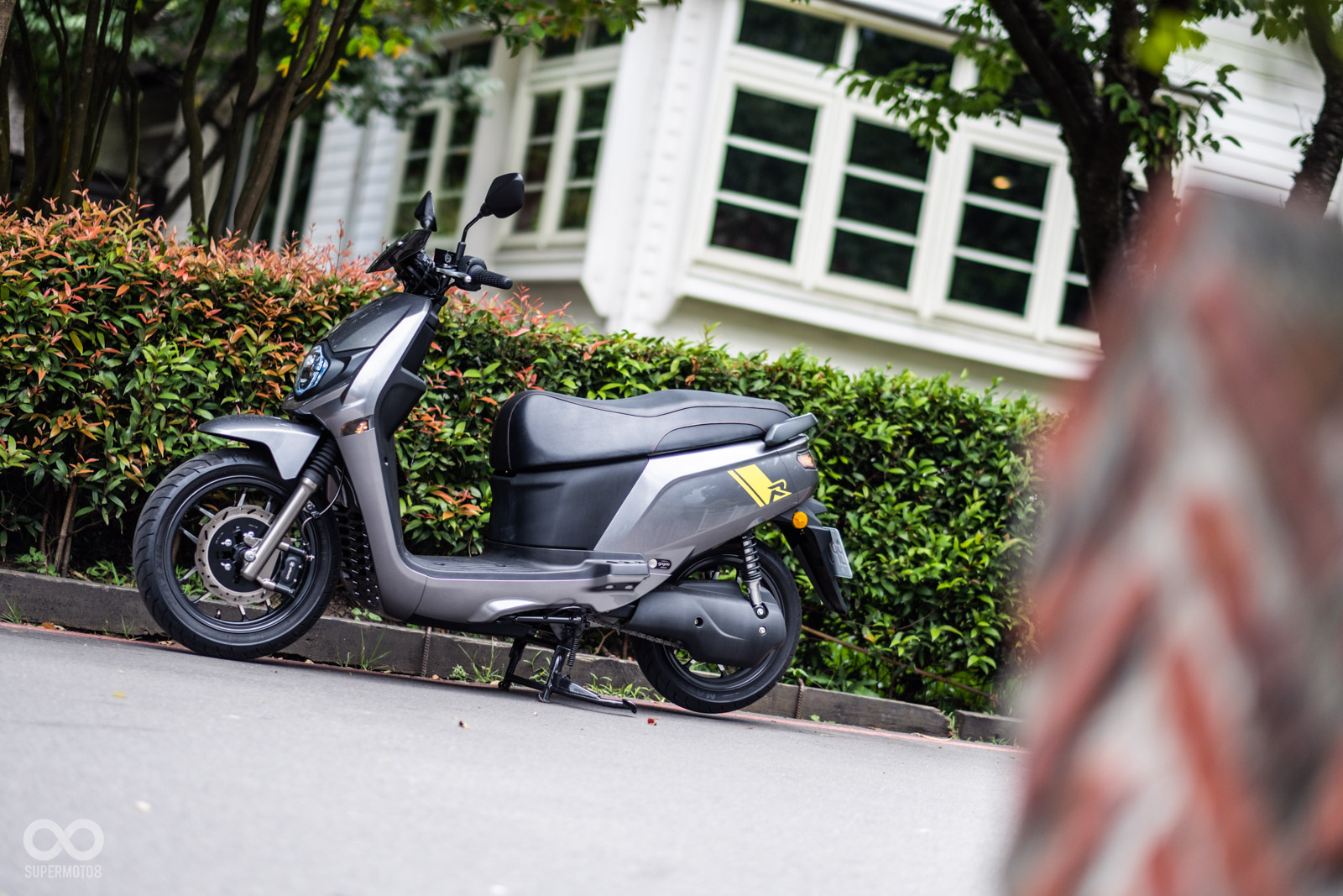 前方的四活塞卡鉗是重點之一!