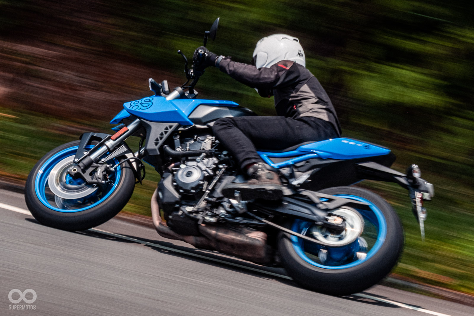 懸吊、煞車在下坡入彎階段的表現,都比SV650來得更沉穩出色