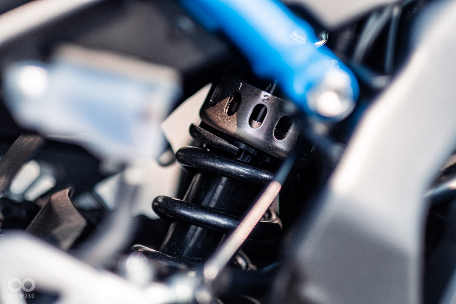 後懸吊有預載快速調整機構