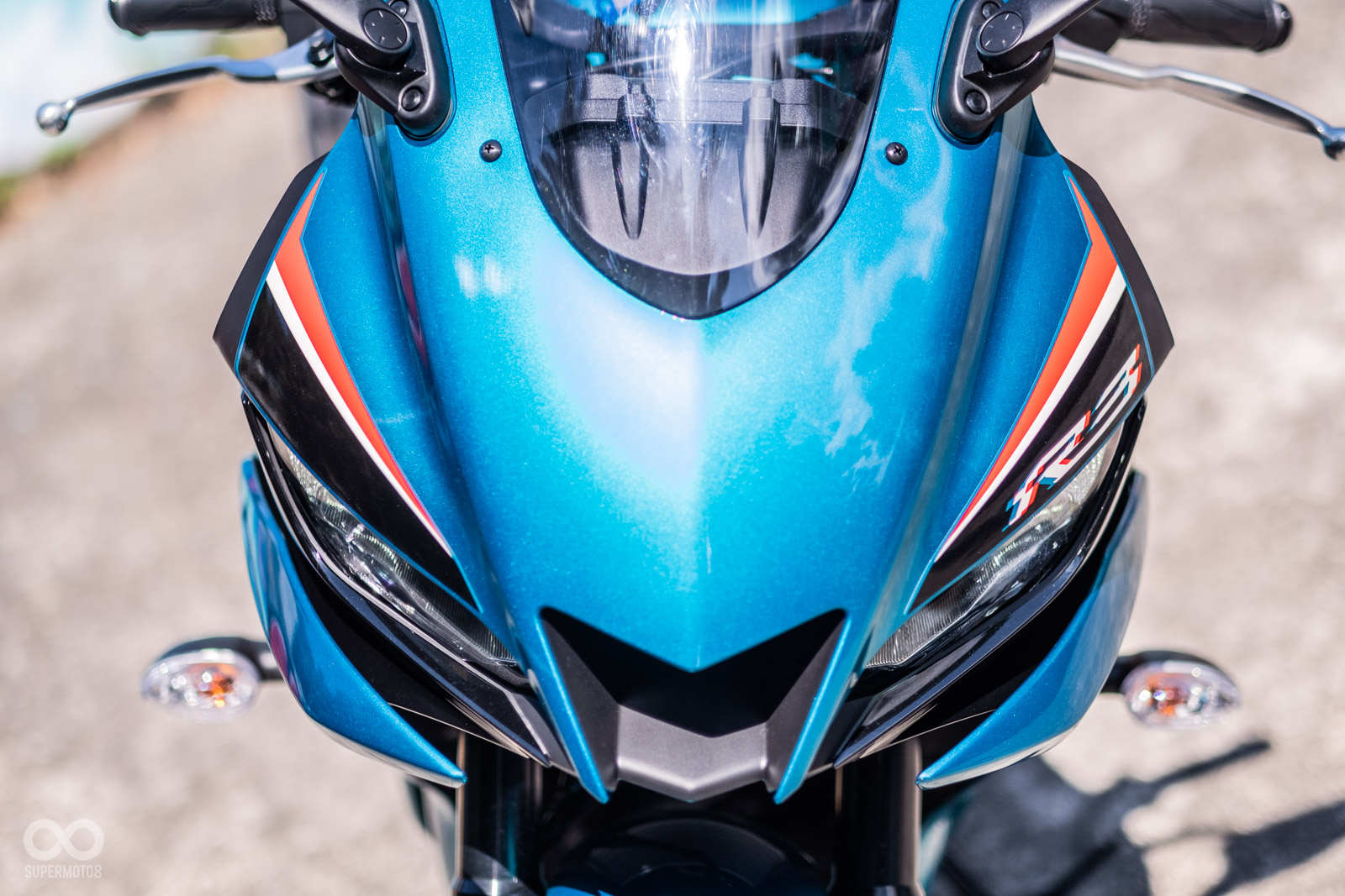 車頭設計有著濃郁的R DNA氛圍