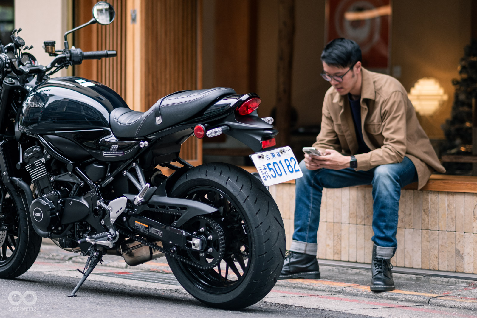 對比鍍鉻的奢華感，筆者更喜歡黑化後的神秘叛逆感