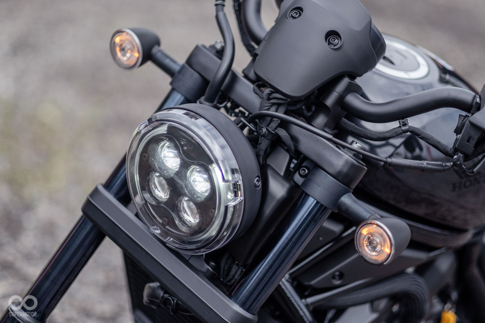 四眼LED頭燈、圓方向燈都可在REBEL 500上見到