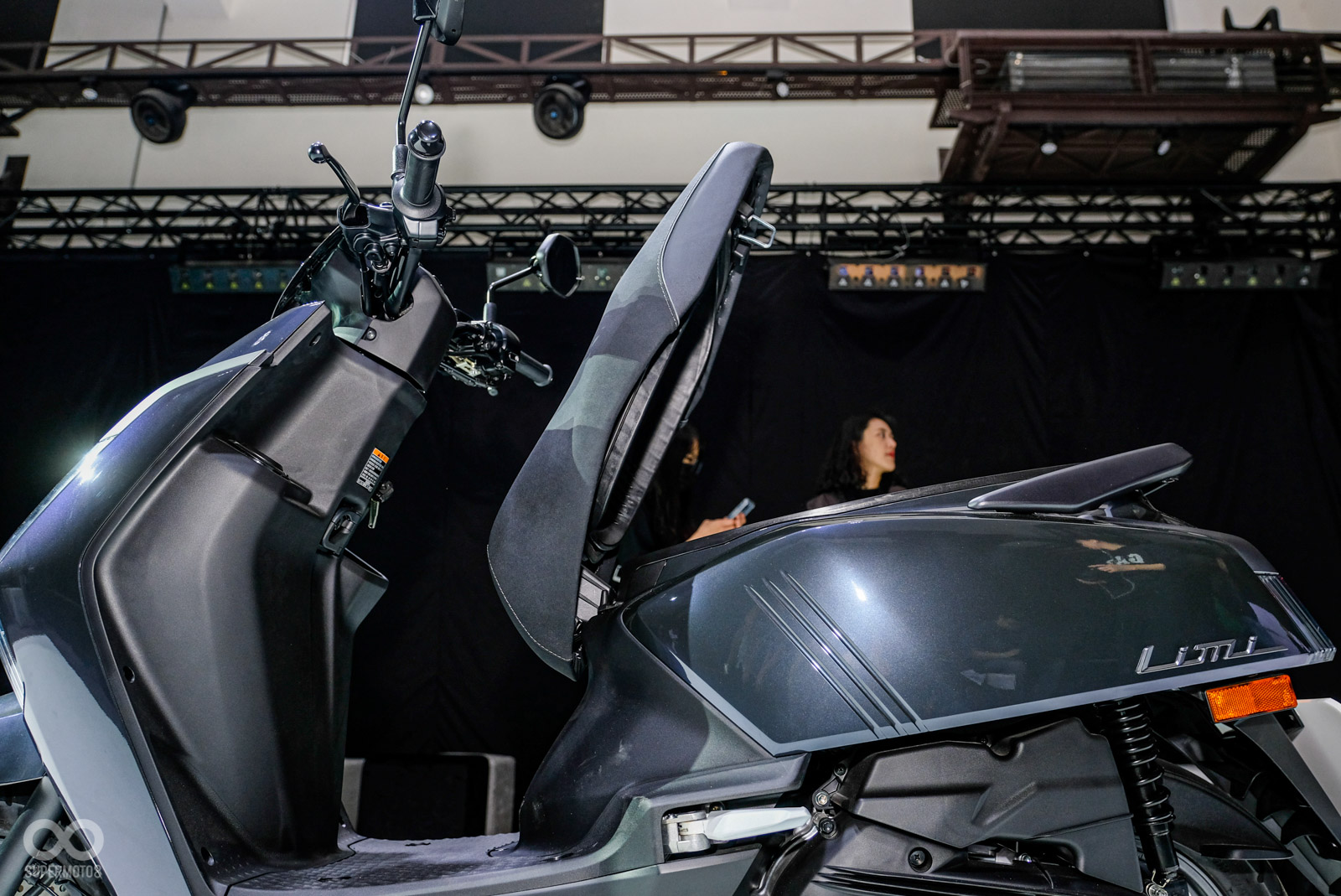 Limi DELUXE升級彈起式坐墊