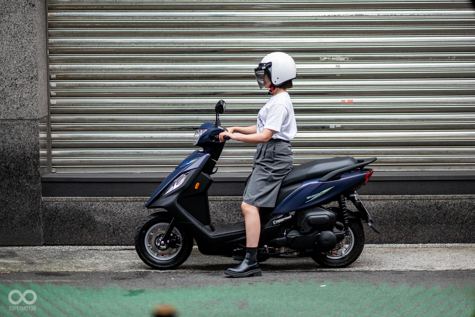 身高154cm的同事可以雙腳貼地