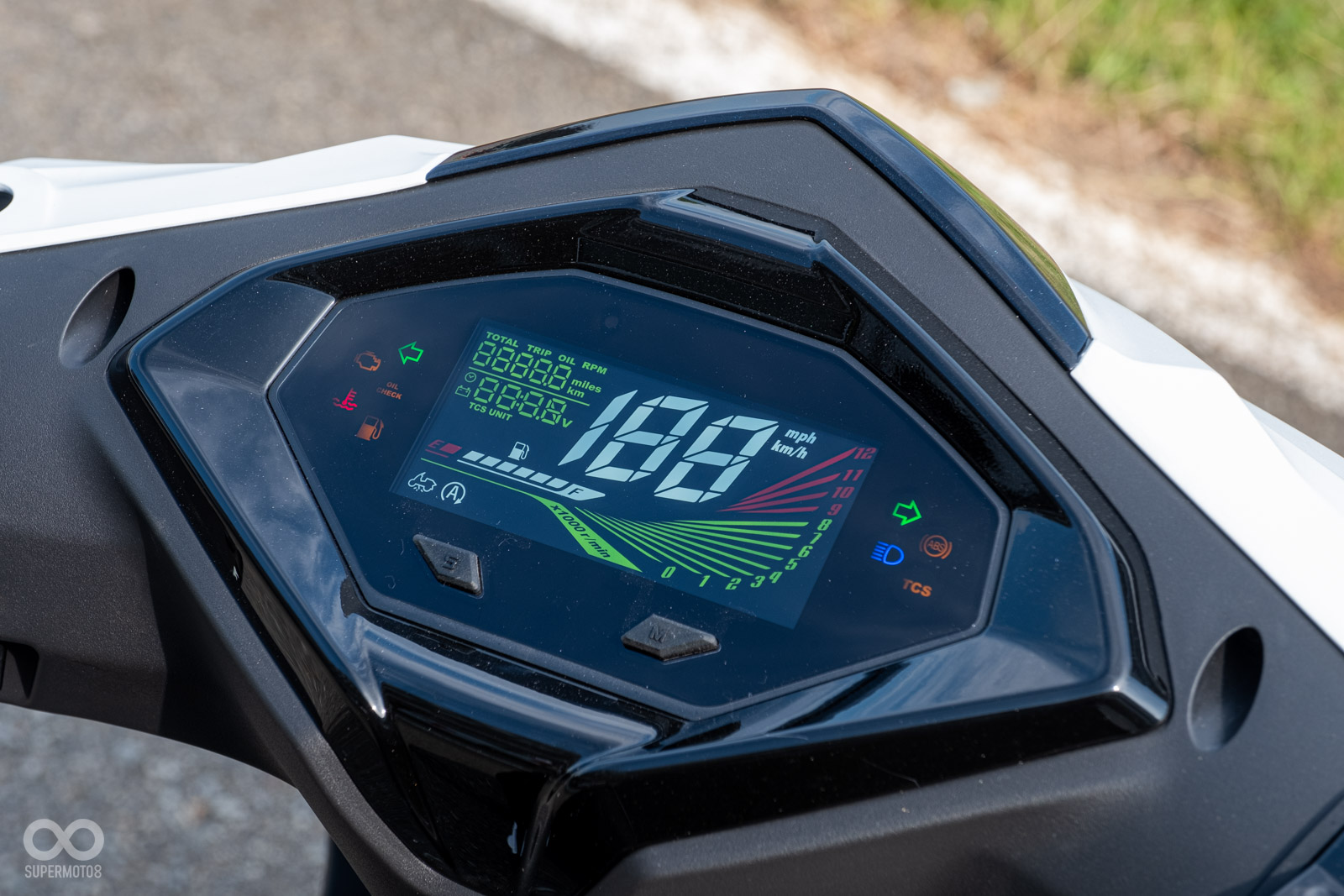 儀表換上色彩更飽滿的 VA 面板