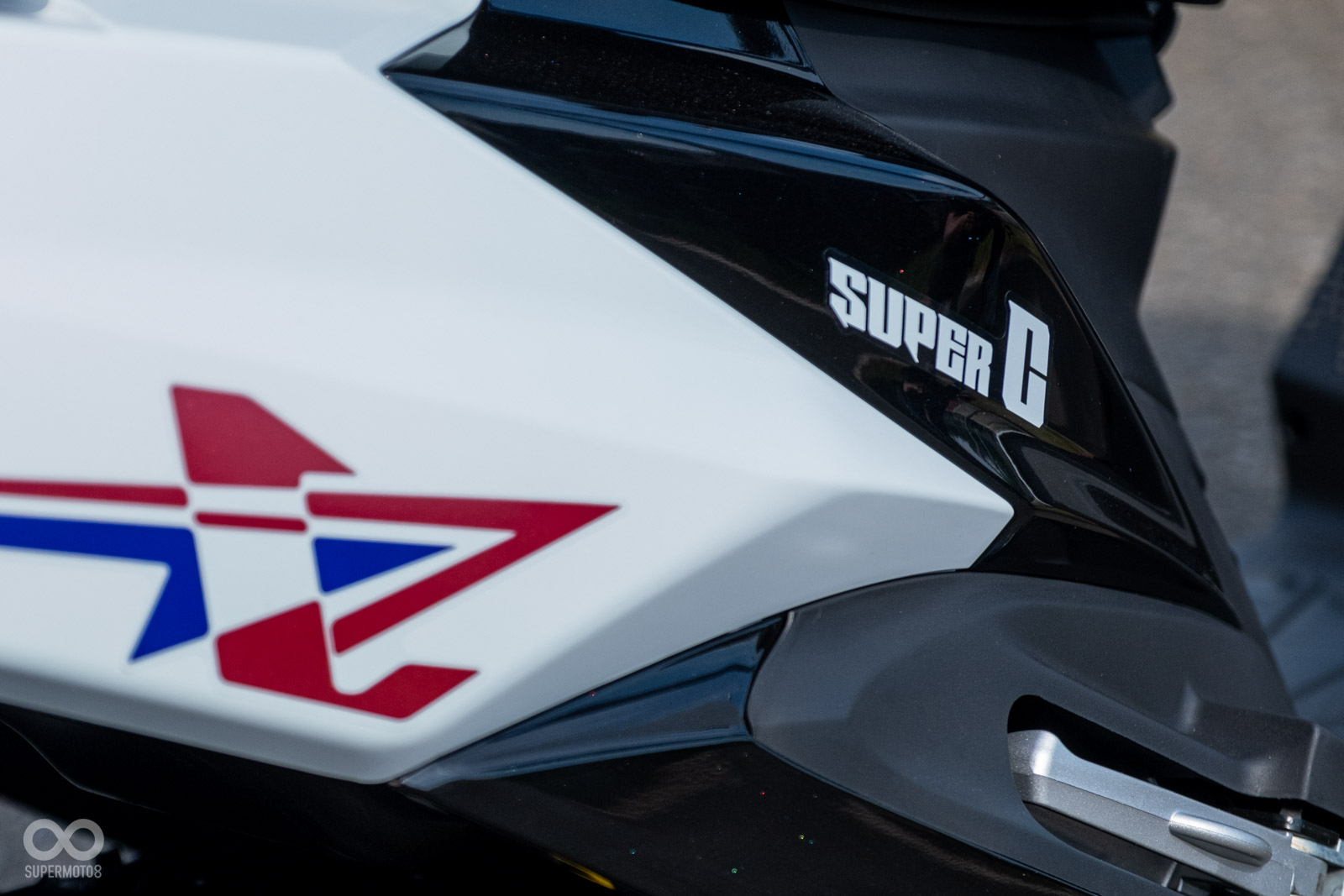 外觀加入廠隊細節