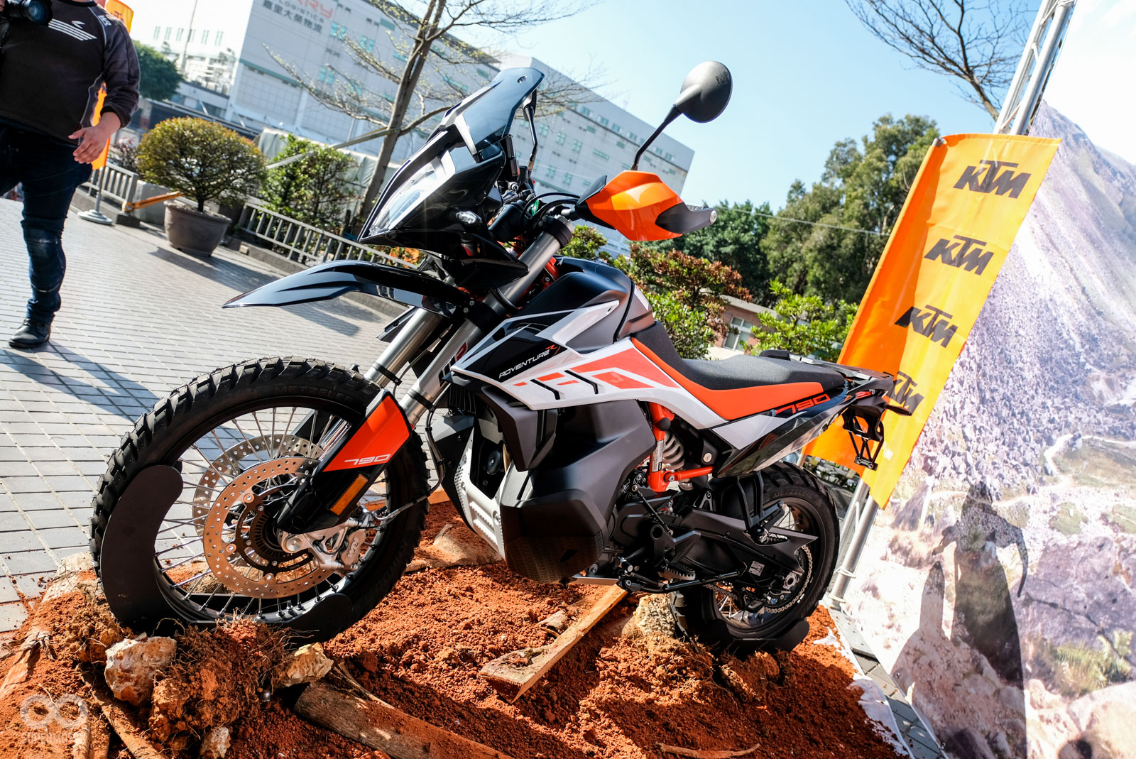 目前KTM台灣總代理安東貿易也有引進KTM 790 Adventure/R進入台灣市場