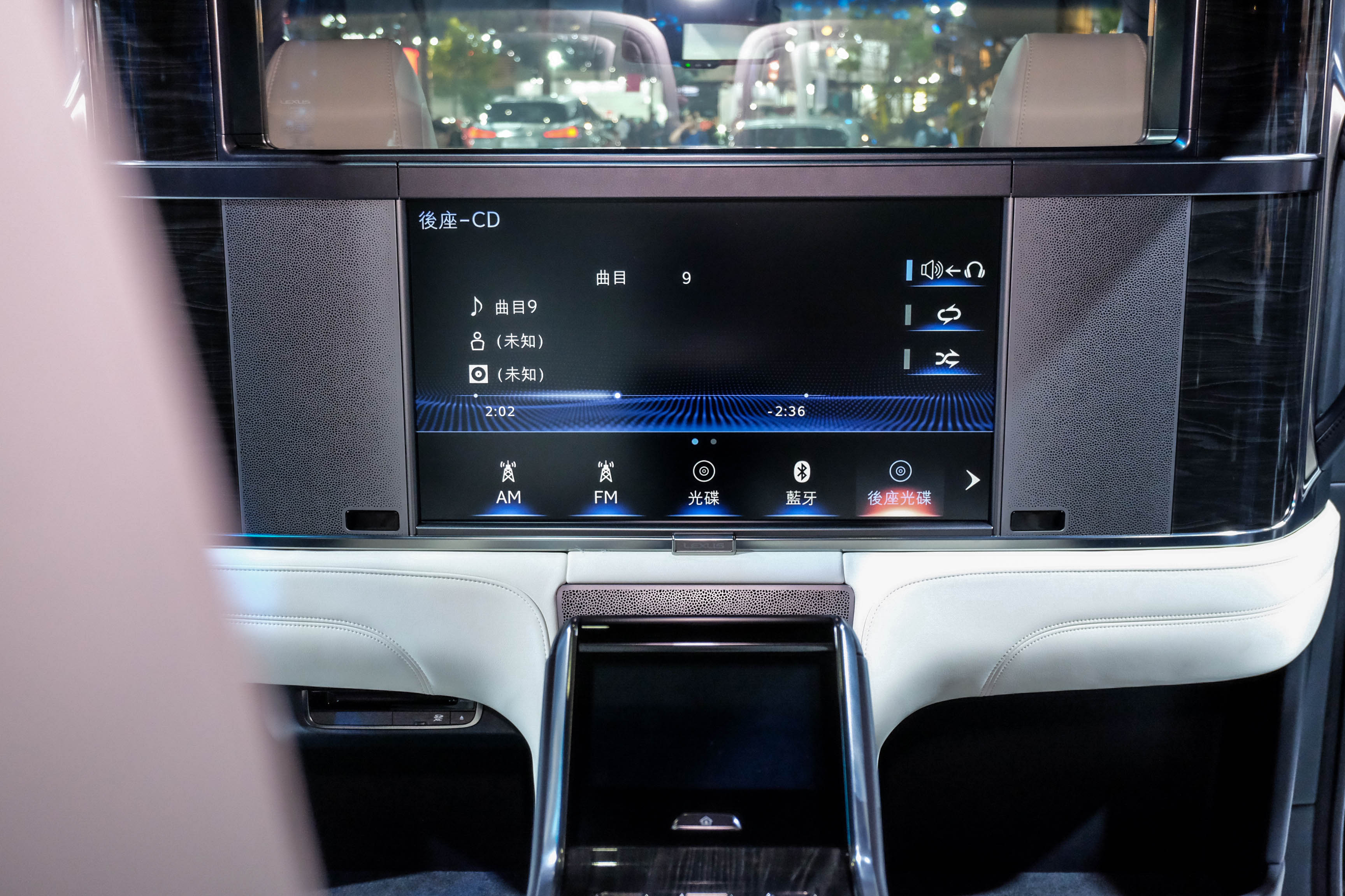 26吋螢幕，可以結合電腦、手機等投射資訊到螢幕上