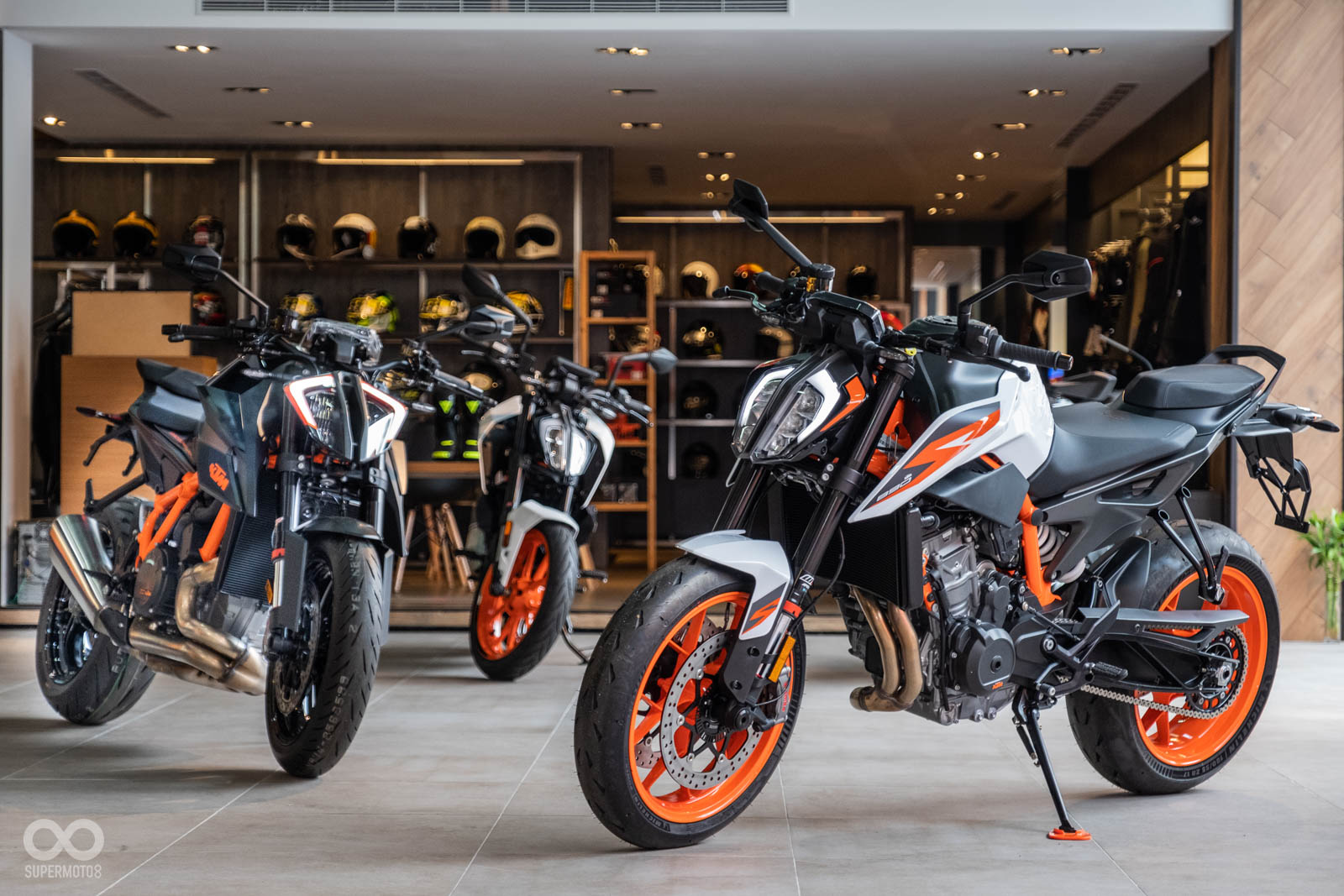 KTM 890 Duke R先前也正式登陸台灣