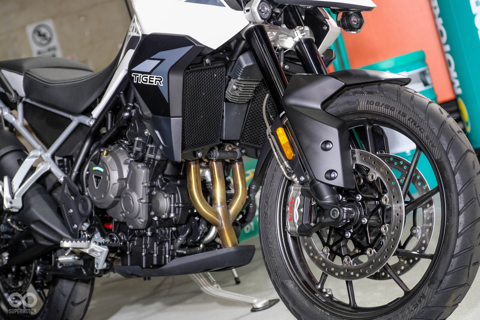 45mm倒立式前叉,搭配Brembo Stylema卡鉗與320mm雙碟